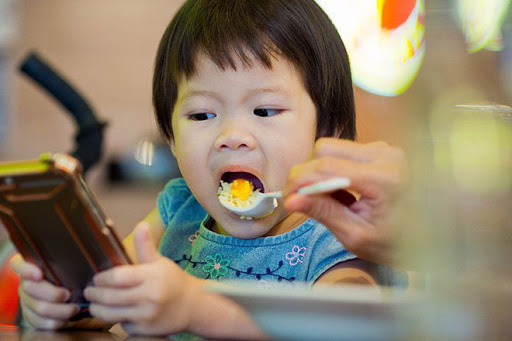 Nguyên nhân trẻ biếng ăn hóa ra lại xuất phát từ cha mẹ