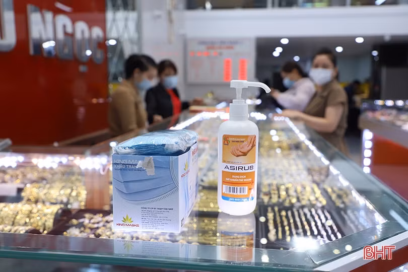 Ngày Thần tài, linh vật trâu vàng đắt khách