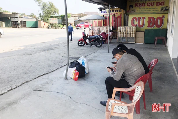 Người dân Hà Tĩnh “thảnh thơi” với vé xe đi ngoại tỉnh