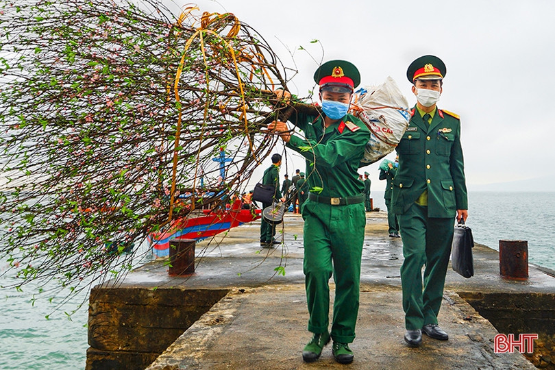 Vẻ đẹp vào xuân của “viên ngọc bích” trên vùng biển phía Nam Hà Tĩnh