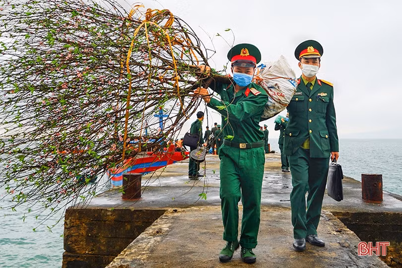 Vẻ đẹp vào xuân của “viên ngọc bích” trên vùng biển phía Nam Hà Tĩnh