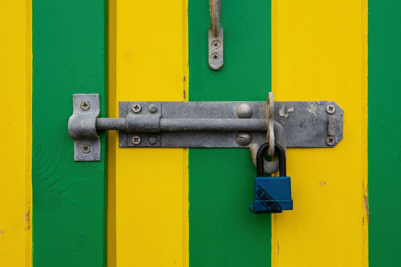 Nhiếp ảnh gia chụp hơn 400 ổ khóa trong mùa dịch