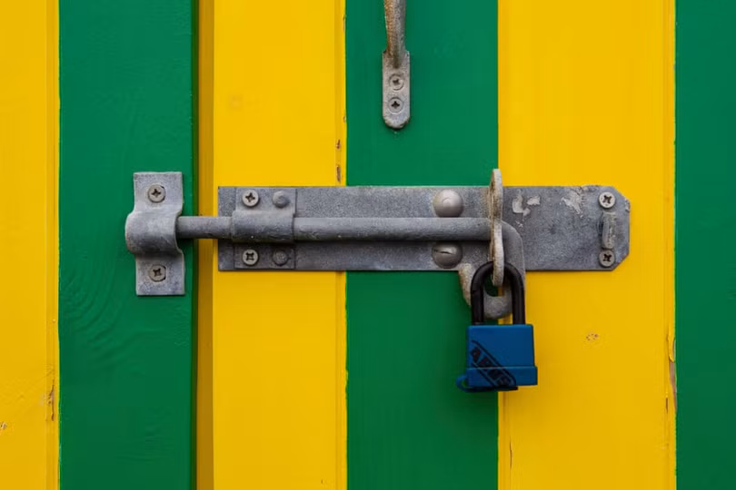 Nhiếp ảnh gia chụp hơn 400 ổ khóa trong mùa dịch