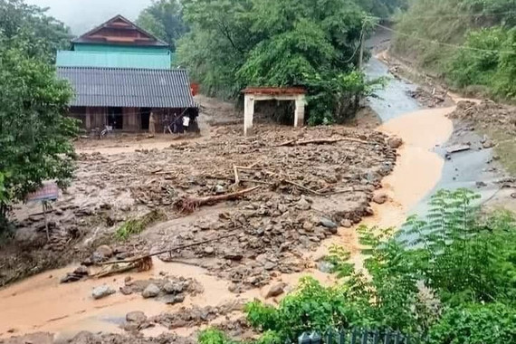 Bản làng tan hoang sau cơn lũ dữ ở Kỳ Sơn