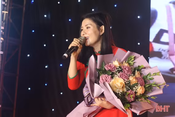 Ấn tượng đêm nhạc “Quê mẹ ân tình” ở Nghi Xuân