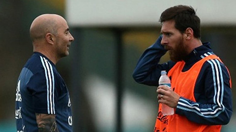 Tiết lộ đoạn chất vấn gay gắt của Messi với HLV Sampaoli