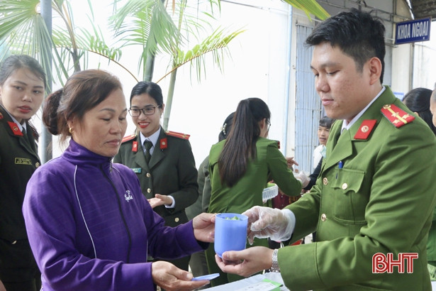 Trao hơn 450 suất cháo từ thiện cho bệnh nhân nghèo Hà Tĩnh