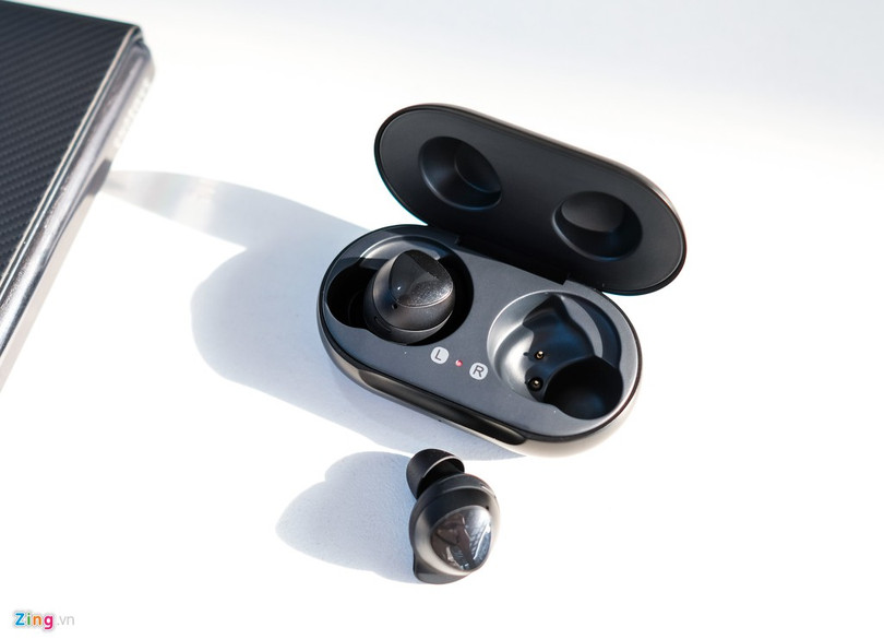 Trong hộp của Galaxy Fold giá 50 triệu có gì? ảnh 6 Trong hộp của Galaxy Fold giá 50 triệu có gì?