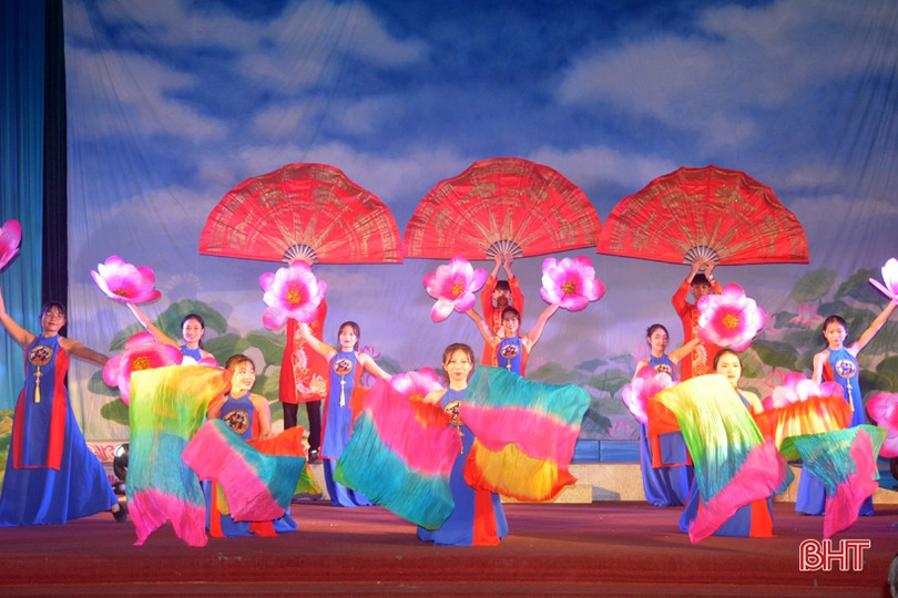 Lắng đọng Chương trình Nghệ thuật “Theo chân Bác” ở TX Kỳ Anh