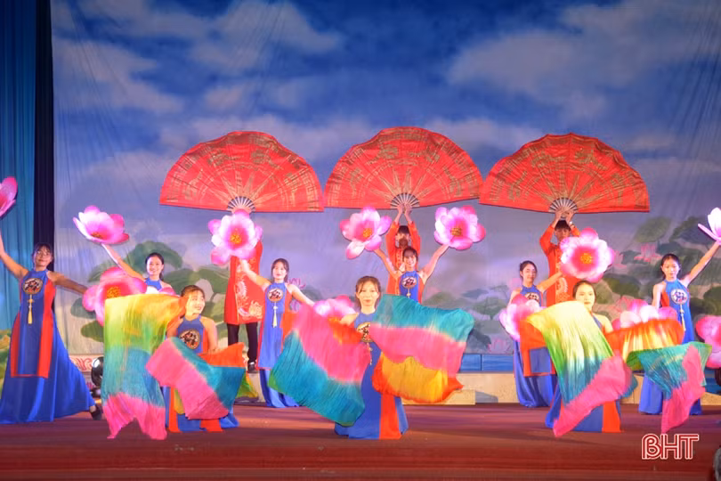 Lắng đọng Chương trình Nghệ thuật “Theo chân Bác” ở TX Kỳ Anh