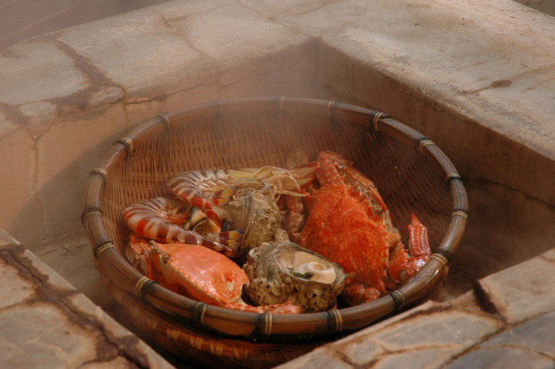 Nơi người dân nấu ăn bằng hơi nước bốc lên từ lòng đất