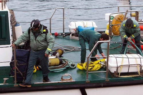 Tây Ban Nha bắt tàu ngầm chở hàng tấn cocaine