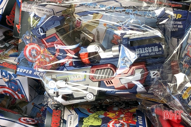 Bắt xe tải chở số lượng lớn đồ chơi bạo lực vận chuyển qua Hà Tĩnh