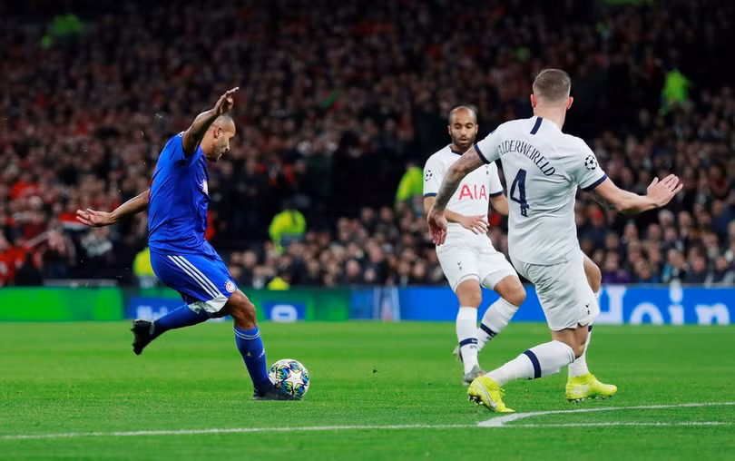 Thầy trò HLV Jose Mourinho ngược dòng thắng 4-2 ở Champions League