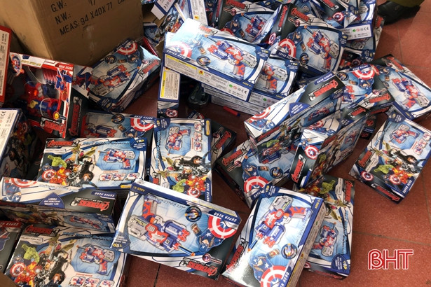 Bắt xe tải chở số lượng lớn đồ chơi bạo lực vận chuyển qua Hà Tĩnh