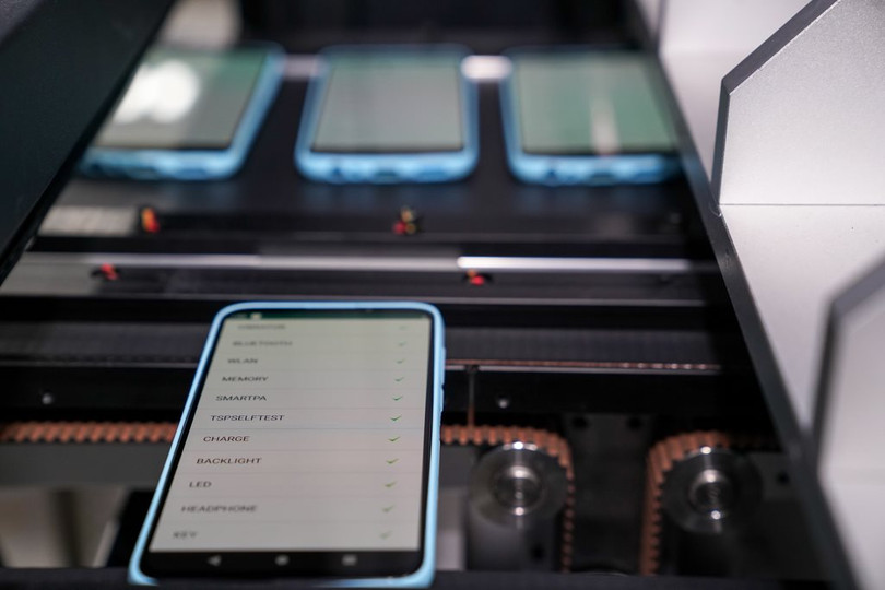 “Đột nhập” nhà máy có thể sản xuất 23 triệu smartphone/năm của tỷ phú Phạm Nhật Vượng