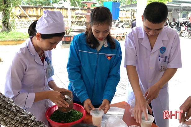 Trao hơn 450 suất cháo từ thiện cho bệnh nhân nghèo Hà Tĩnh