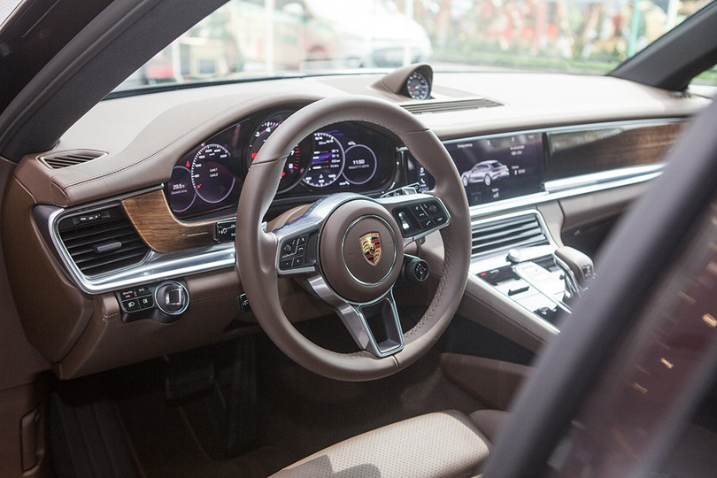 Chi tiết Porsche Panamera 4 Sport Turismo giá 6,642 tỷ tại Việt Nam