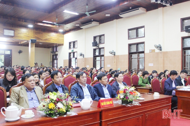 TP Hà Tĩnh biểu dương 32 trẻ em gái trong các gia đình sinh 2 con gái chăm ngoan, học giỏi