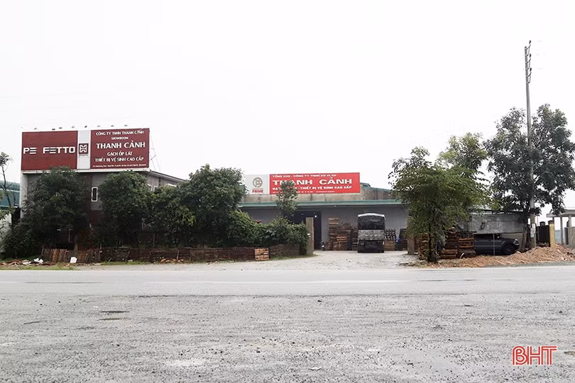 Cục Quản lý đường bộ II vào cuộc kiểm tra vi phạm đấu nối trên QL 1A ở Hà Tĩnh