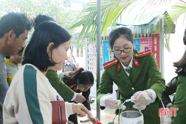 Trao hơn 450 suất cháo từ thiện cho bệnh nhân nghèo Hà Tĩnh