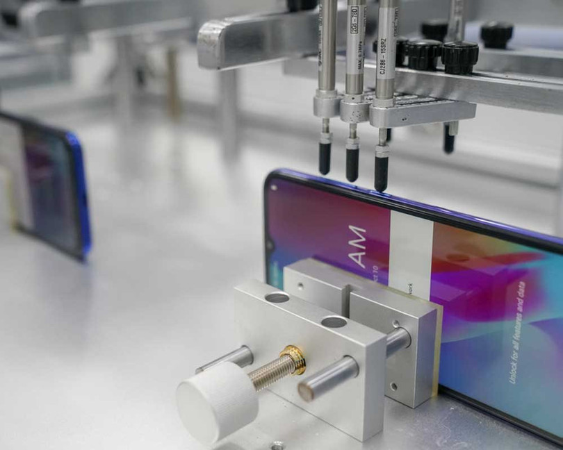 “Đột nhập” nhà máy có thể sản xuất 23 triệu smartphone/năm của tỷ phú Phạm Nhật Vượng