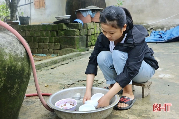 Chồng đột ngột qua đời, vợ bệnh tật chèo chống nuôi 3 con thơ