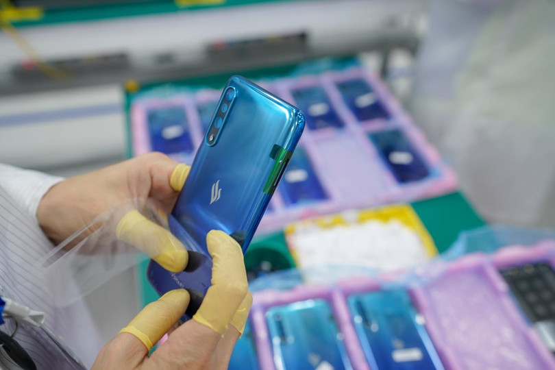 “Đột nhập” nhà máy có thể sản xuất 23 triệu smartphone/năm của tỷ phú Phạm Nhật Vượng