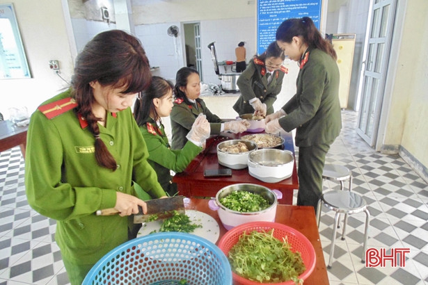 Trao hơn 450 suất cháo từ thiện cho bệnh nhân nghèo Hà Tĩnh