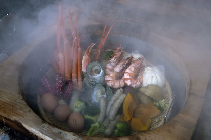 Nơi người dân nấu ăn bằng hơi nước bốc lên từ lòng đất