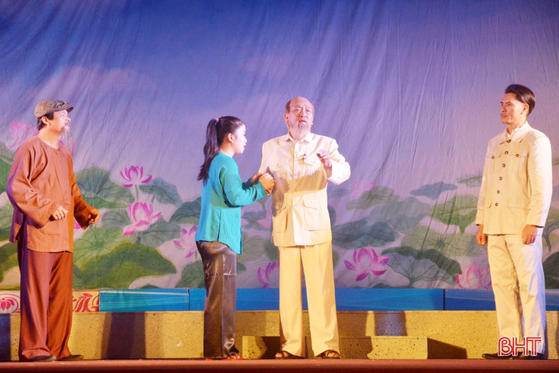 Lắng đọng Chương trình Nghệ thuật “Theo chân Bác” ở TX Kỳ Anh