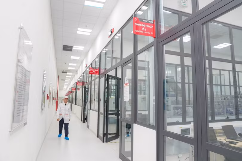 “Đột nhập” nhà máy có thể sản xuất 23 triệu smartphone/năm của tỷ phú Phạm Nhật Vượng ảnh 11 “Đột nhập” nhà máy có thể sản xuất 23 triệu smartphone/năm của tỷ phú Phạm Nhật Vượng