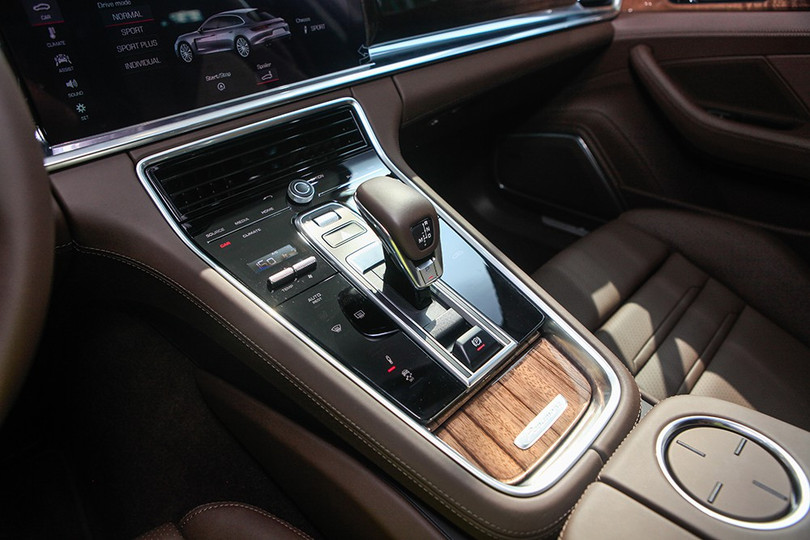 Chi tiết Porsche Panamera 4 Sport Turismo giá 6,642 tỷ tại Việt Nam