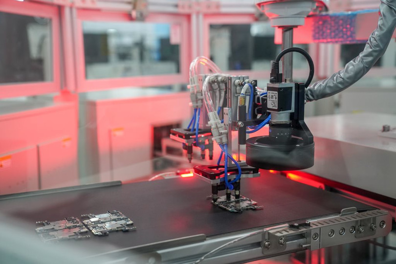 “Đột nhập” nhà máy có thể sản xuất 23 triệu smartphone/năm của tỷ phú Phạm Nhật Vượng