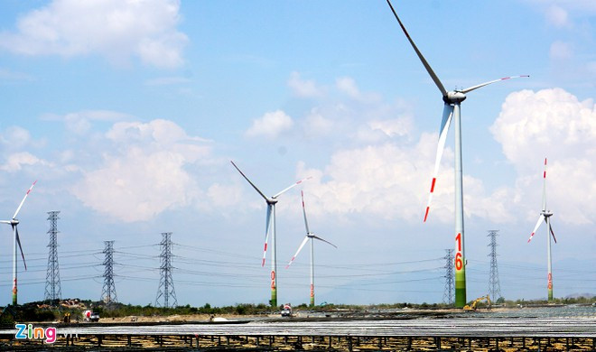 Phát điện 16 trụ điện gió lớn nhất Việt Nam