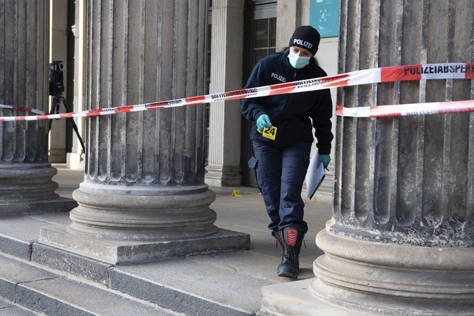 Kho báu tỷ đô trong Cung điện Hoàng gia bị đánh cắp