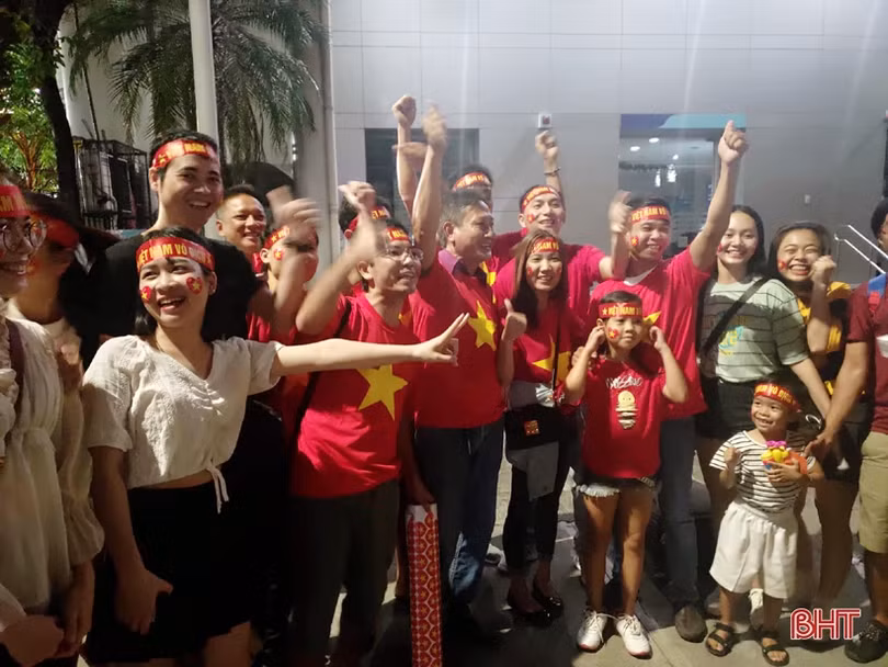 U22 Việt Nam vs Indonesia: CĐV Hà Tĩnh tiếp lửa cho thầy trò HLV Park