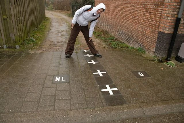 Cuộc sống ở nơi người dân “phân thân” tới 2 quốc gia cùng lúc