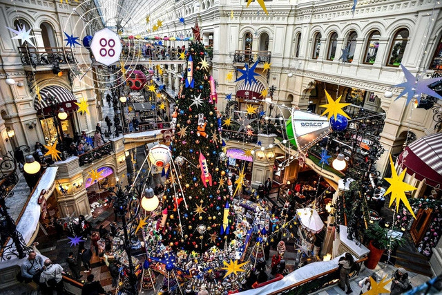 Choáng ngợp những cây thông Noel lung linh trên khắp thế giới