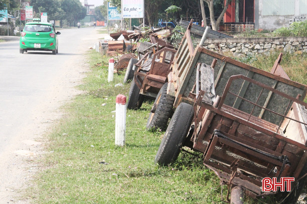 Nhếch nhác các điểm thu gom phế liệu nằm bên đường cái ở Can Lộc