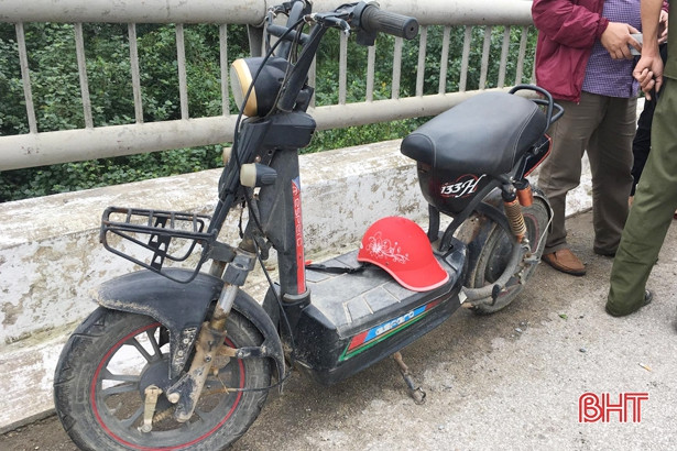 Tìm kiếm nữ sinh Thạch Hà nghi nhảy cầu tự tử 