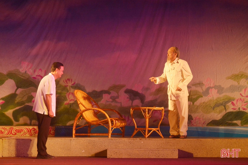 Lắng đọng Chương trình Nghệ thuật “Theo chân Bác” ở TX Kỳ Anh