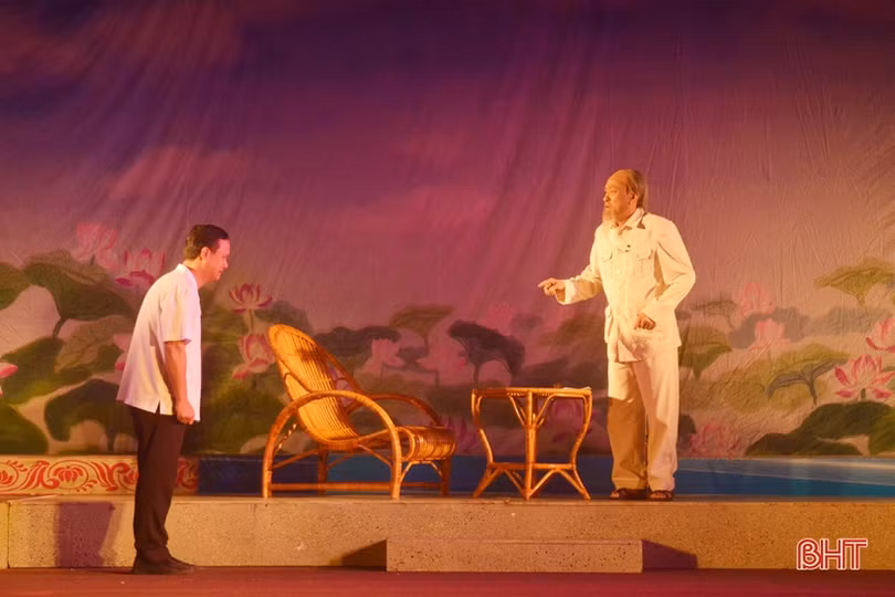 Lắng đọng Chương trình Nghệ thuật “Theo chân Bác” ở TX Kỳ Anh