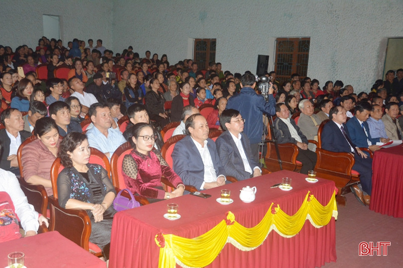 Lắng đọng Chương trình Nghệ thuật “Theo chân Bác” ở TX Kỳ Anh