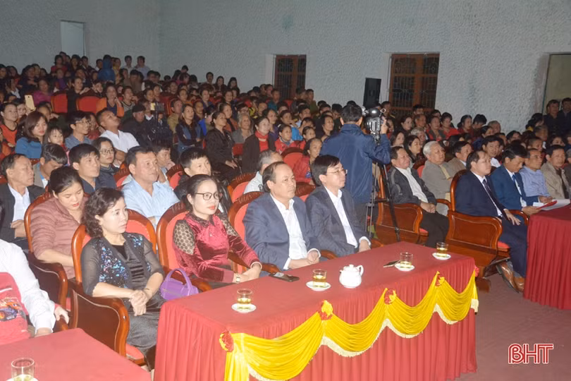 Lắng đọng Chương trình Nghệ thuật “Theo chân Bác” ở TX Kỳ Anh