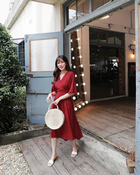 Điệu đà váy áo màu nổi cho mùa thu