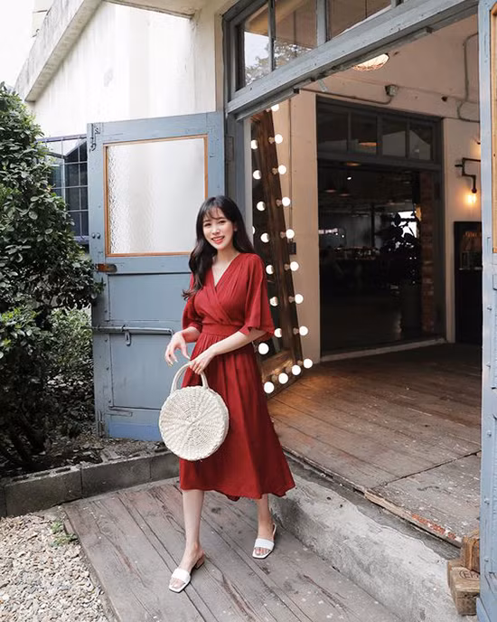 Điệu đà váy áo màu nổi cho mùa thu