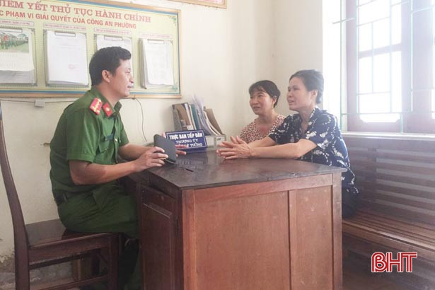 Nhặt được 20 triệu đồng, chị lao công và bà chủ quán báo công an tìm người trả lại