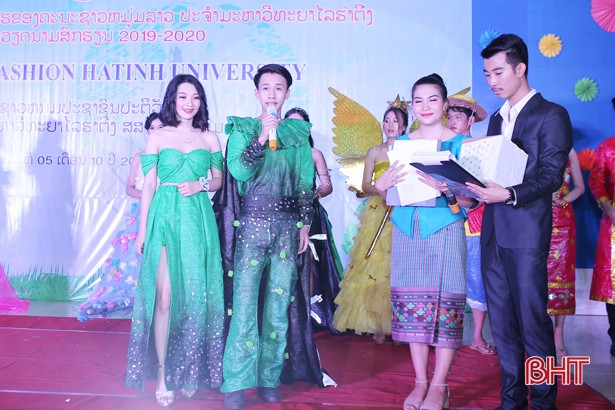 Sinh viên Lào tại Hà Tĩnh trình diễn thời trang từ rác tái chế