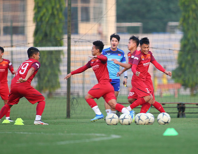 Chờ đợi HLV Park Hang Seo chốt danh sách 23 cầu thủ đấu Malaysia